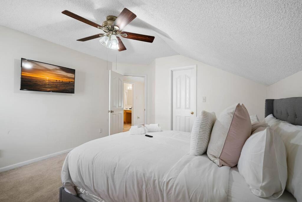 Cozy 4B 2 5B University Home King Beds Jacuzzi Charlotte Exterior foto